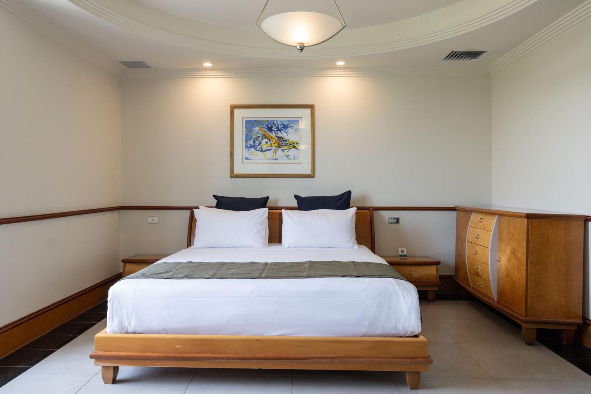 مندل بيتش كاسينو ومنتجع داروين المظهر الخارجي الصورة A bedroom at the resort