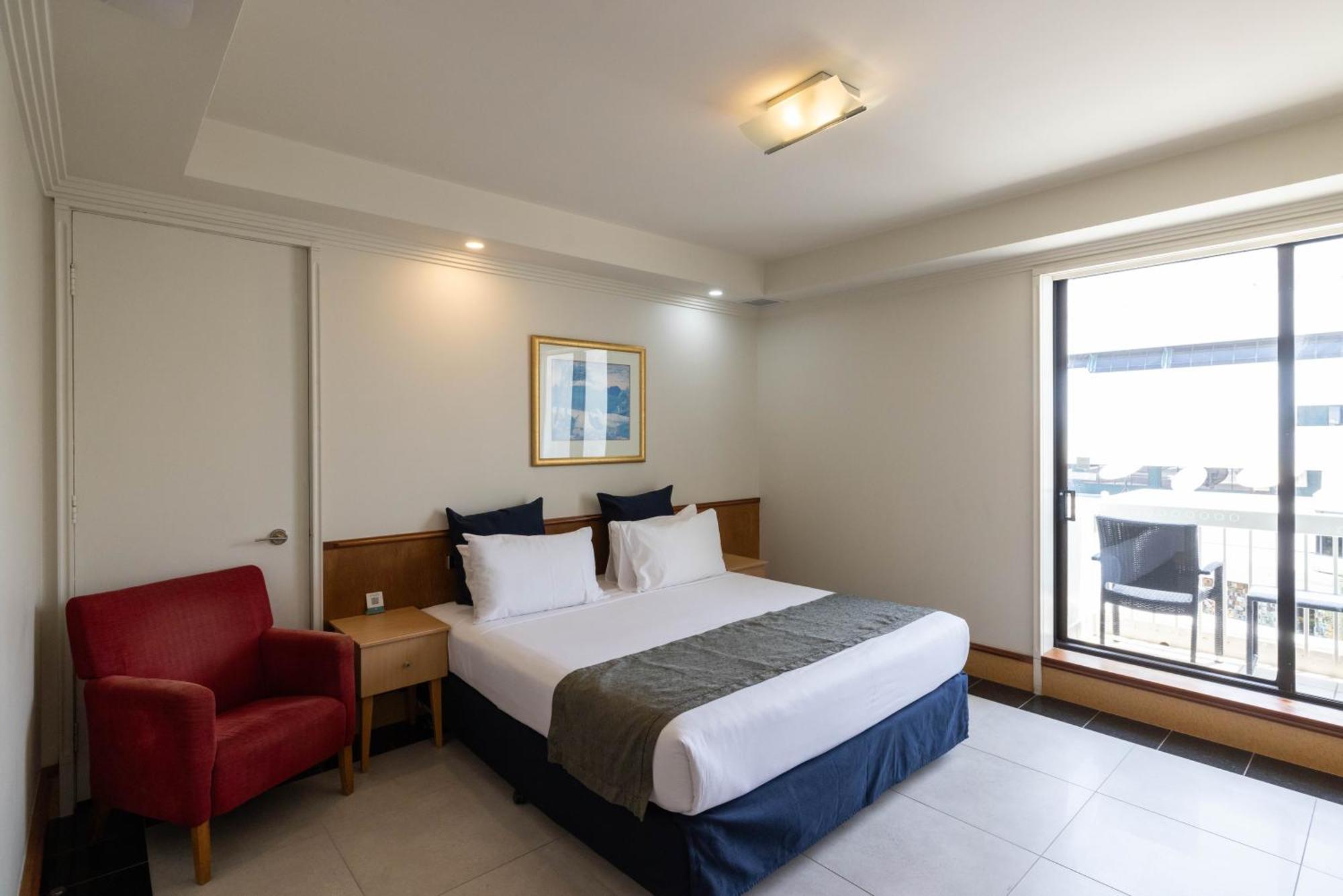مندل بيتش كاسينو ومنتجع داروين المظهر الخارجي الصورة A bedroom at the hotel